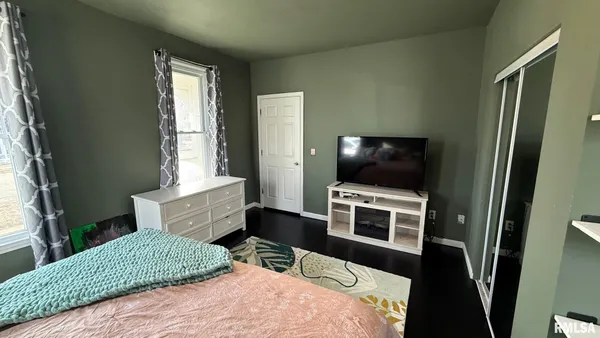 $249,900 | 107 East Rutledge Street, Petersburg, IL 62675