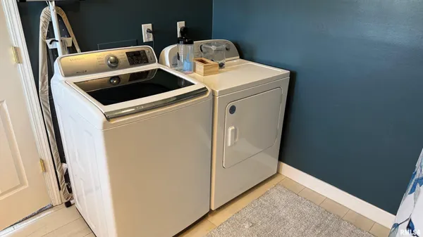 $249,900 | 107 East Rutledge Street, Petersburg, IL 62675