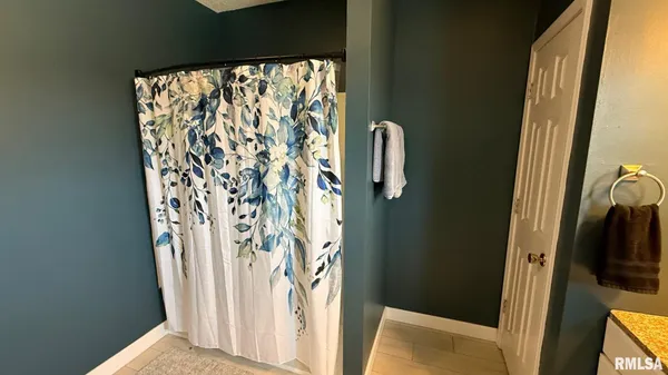 $249,900 | 107 East Rutledge Street, Petersburg, IL 62675