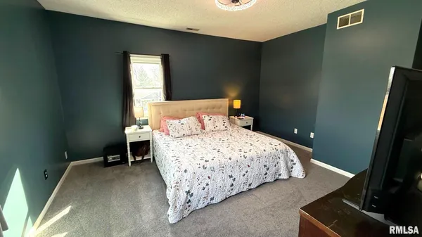 $249,900 | 107 East Rutledge Street, Petersburg, IL 62675