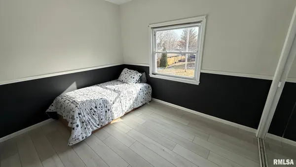 $249,900 | 107 East Rutledge Street, Petersburg, IL 62675