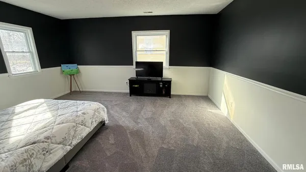$249,900 | 107 East Rutledge Street, Petersburg, IL 62675