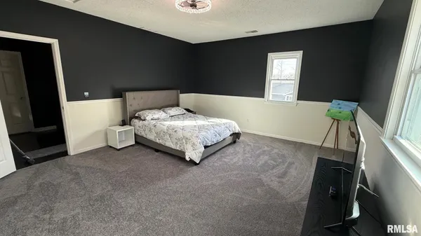 $249,900 | 107 East Rutledge Street, Petersburg, IL 62675