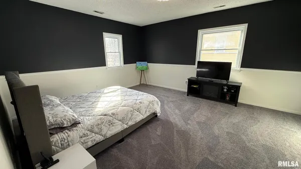 $249,900 | 107 East Rutledge Street, Petersburg, IL 62675