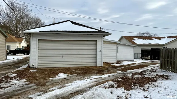 $249,900 | 107 East Rutledge Street, Petersburg, IL 62675