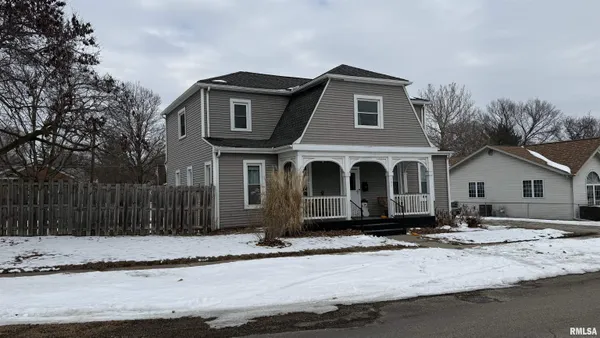 $249,900 | 107 East Rutledge Street, Petersburg, IL 62675