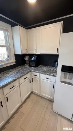 $249,900 | 107 East Rutledge Street, Petersburg, IL 62675