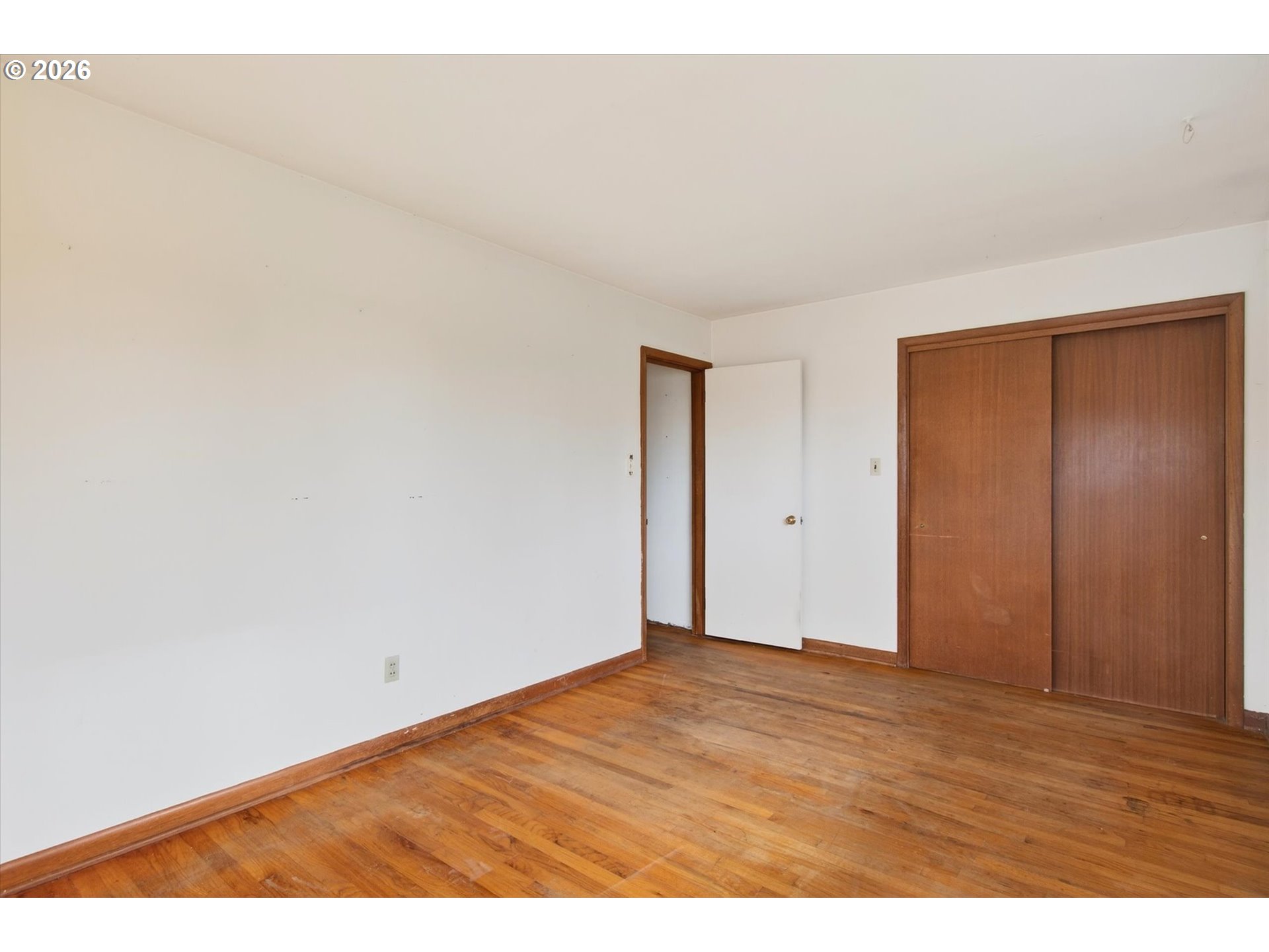 919 Cascade Drive Longview, WA 98632 - Photo 17 of 33 a view of an empty room