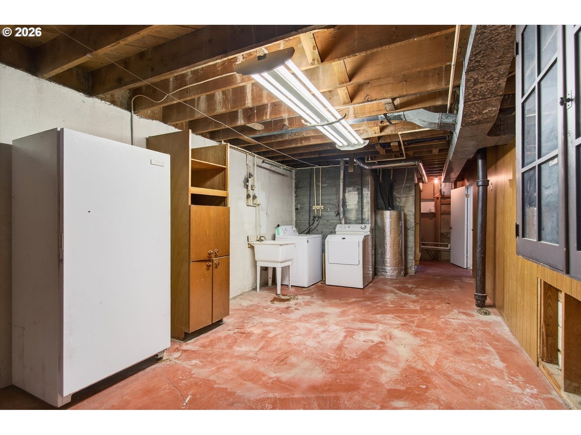 919 Cascade Drive Longview, WA 98632 - Photo 23 of 33 a view of a room with wooden walls