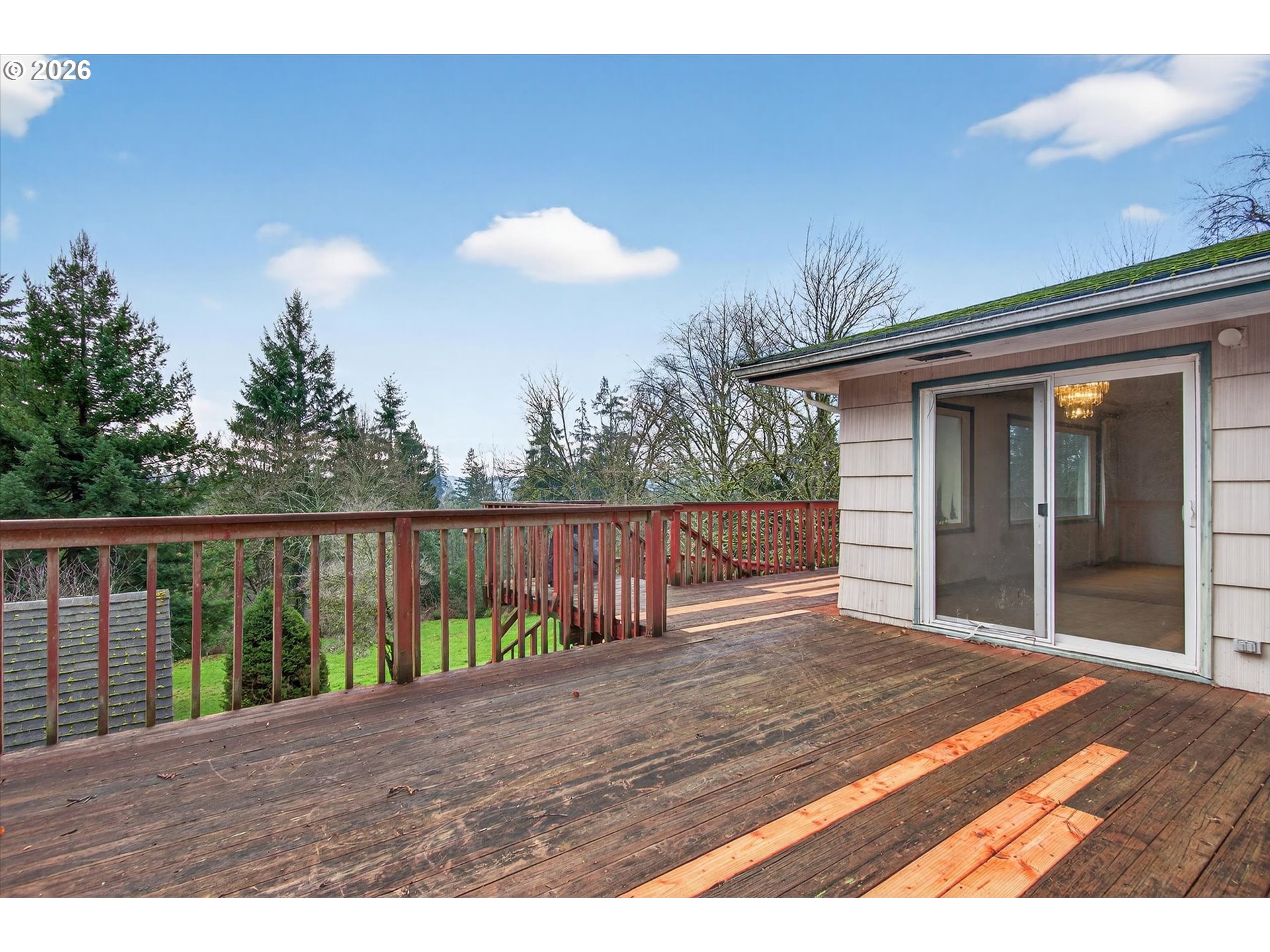 919 Cascade Drive Longview, WA 98632 - Photo 26 of 33 a view of balcony with wooden floor and fence