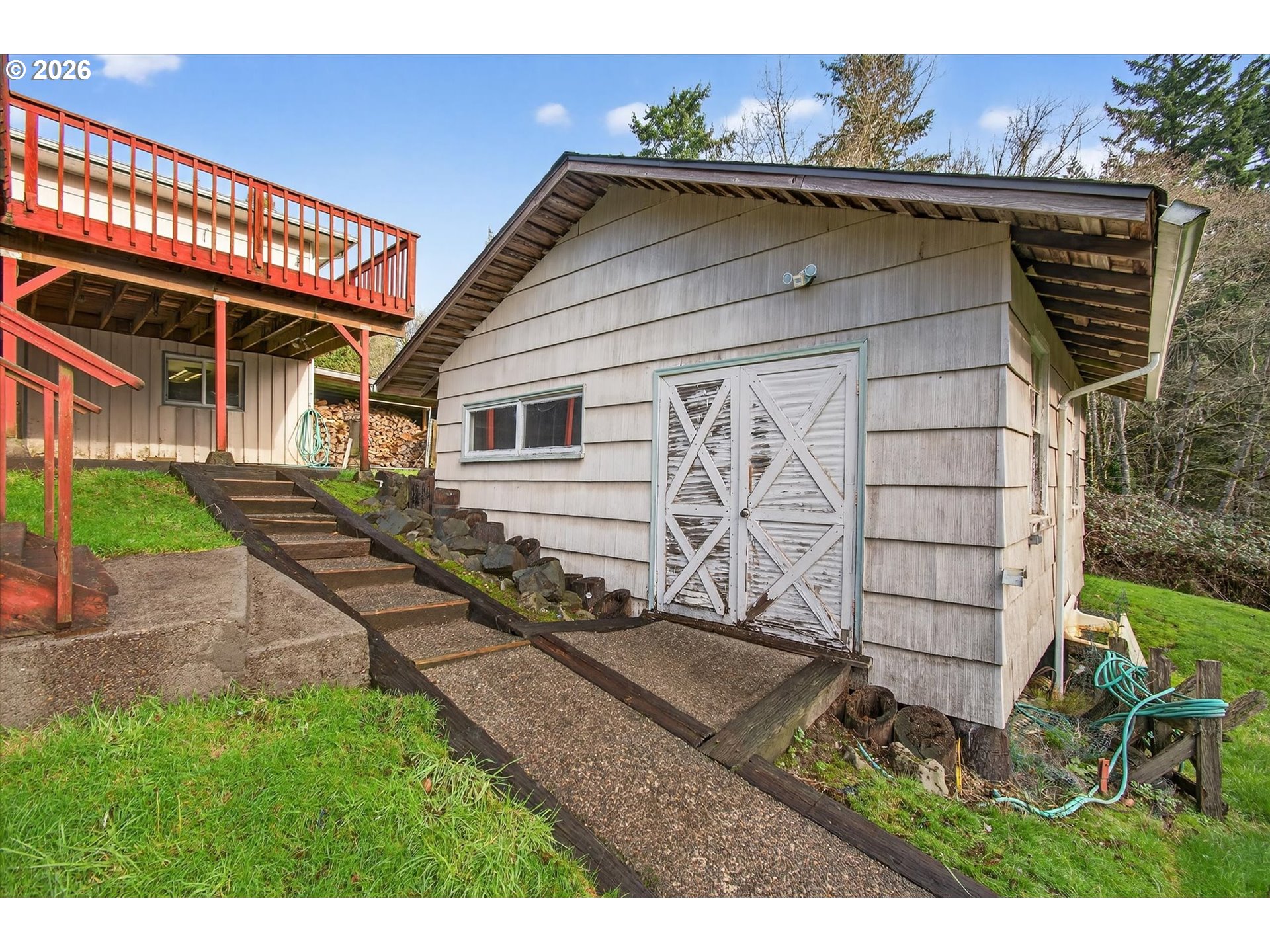 919 Cascade Drive Longview, WA 98632 - Photo 29 of 33 a view of a house with a yard