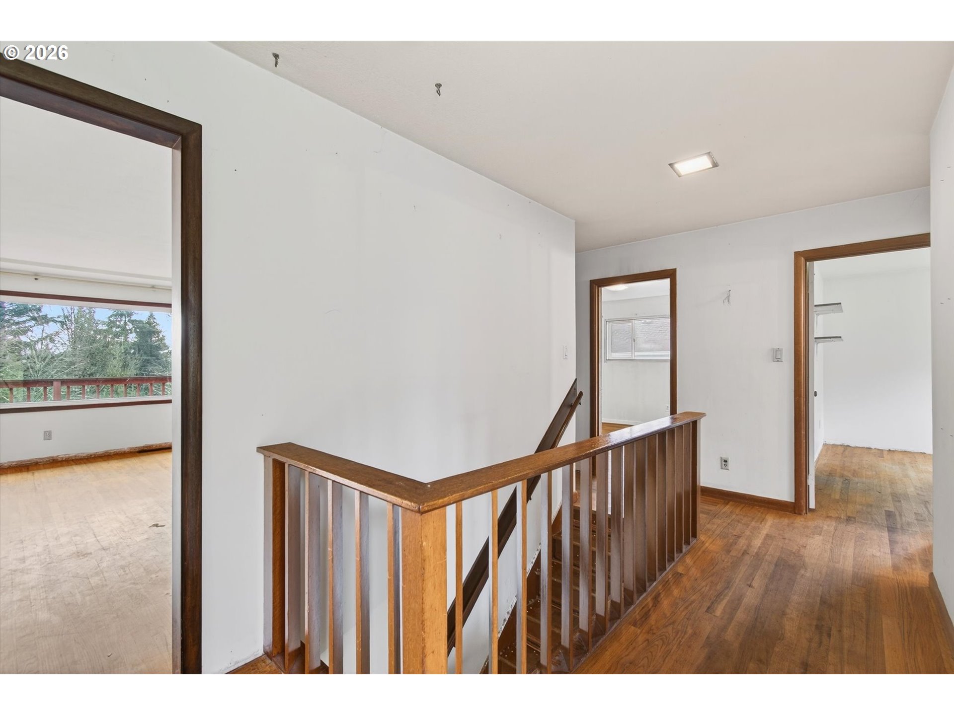 919 Cascade Drive Longview, WA 98632 - Photo 3 of 33 a view of an entryway with wooden floor