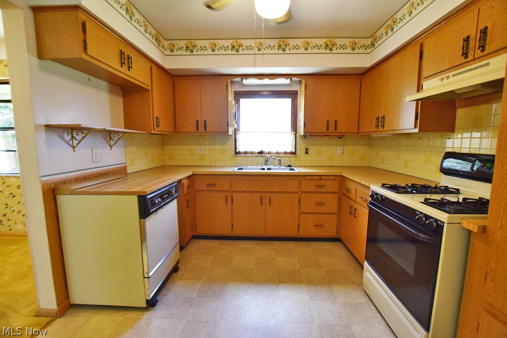 759 Edgewood Road Cleveland, OH 44143 - Photo 6 of 21 Gallery Image 6