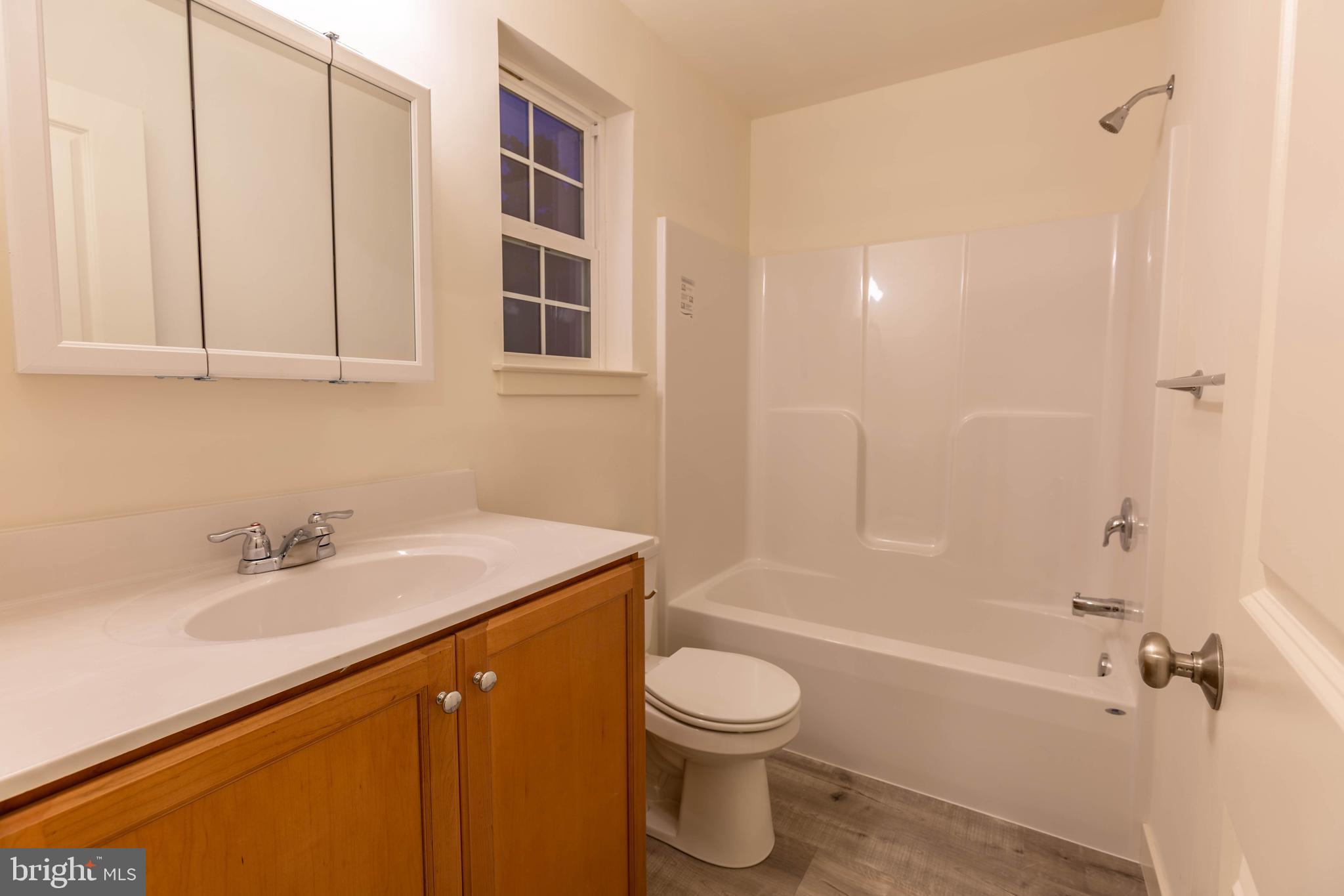 1011 North Ridge Road Perkasie, PA 18944 - Photo 20 of 31 Full 2nd floor hall Bathroom
