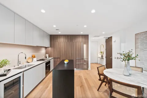 $1,550,000 | 1 Bristol Court, Unit 521, San Francisco, CA 94130