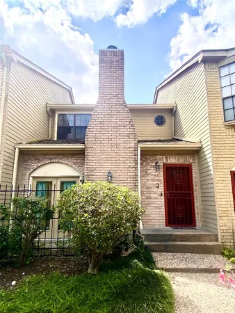 $2,300 | 7350 Kirby Drive, Unit 2, Houston, TX 77025