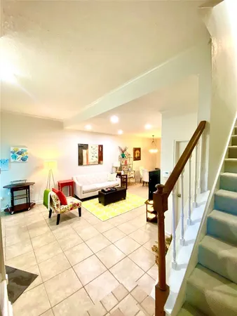 $2,300 | 7350 Kirby Drive, Unit 2, Houston, TX 77025