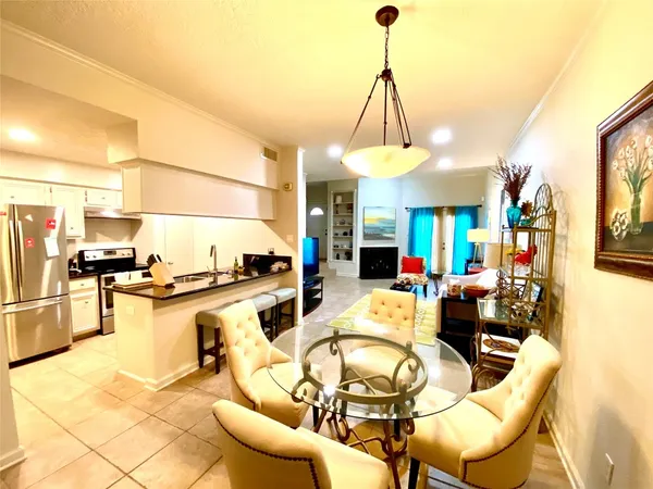 $2,300 | 7350 Kirby Drive, Unit 2, Houston, TX 77025