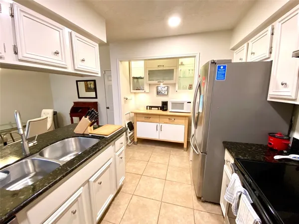 $2,300 | 7350 Kirby Drive, Unit 2, Houston, TX 77025