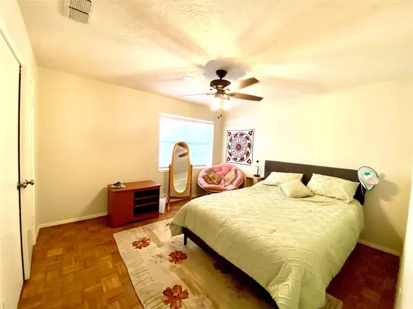 $2,300 | 7350 Kirby Drive, Unit 2, Houston, TX 77025