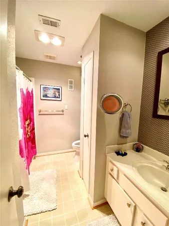 $2,300 | 7350 Kirby Drive, Unit 2, Houston, TX 77025