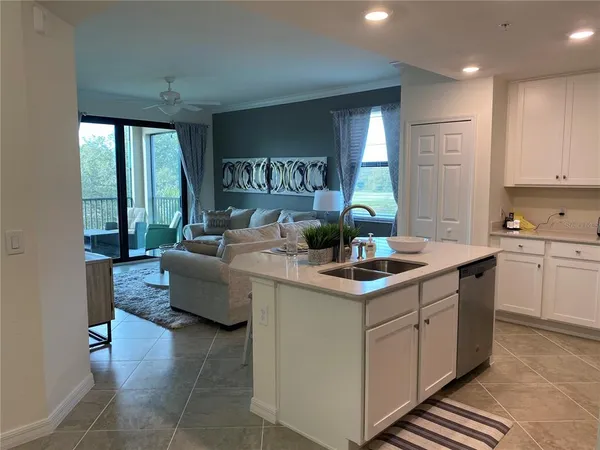 $6,200 | 17510 Gawthrop Drive, Unit 208, Bradenton, FL 34211