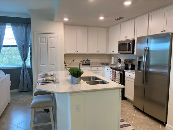 $6,200 | 17510 Gawthrop Drive, Unit 208, Bradenton, FL 34211