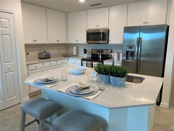 $6,200 | 17510 Gawthrop Drive, Unit 208, Bradenton, FL 34211