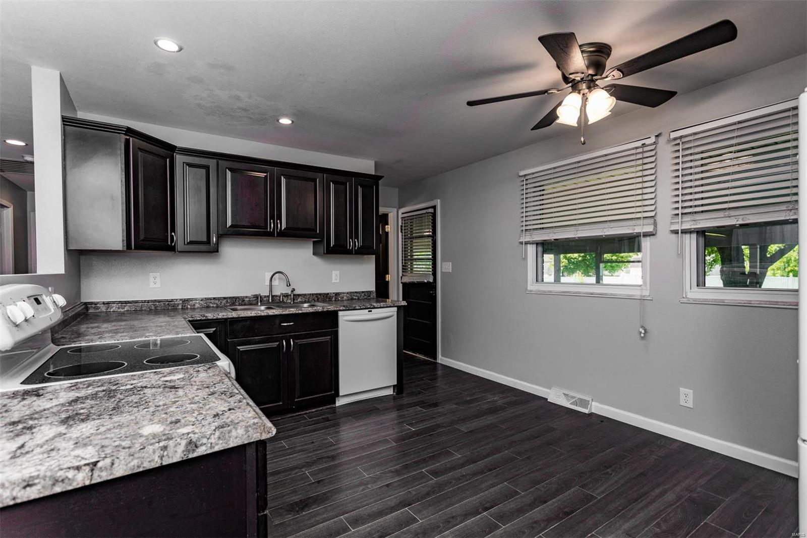 2616 Pontoon Road Granite City, IL 62040 - Photo 9 of 36 Gallery Image 9