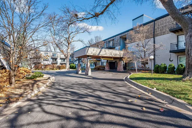 $142,500 | 181 Little Canada Road East, Unit 219, Little Canada, MN 55117