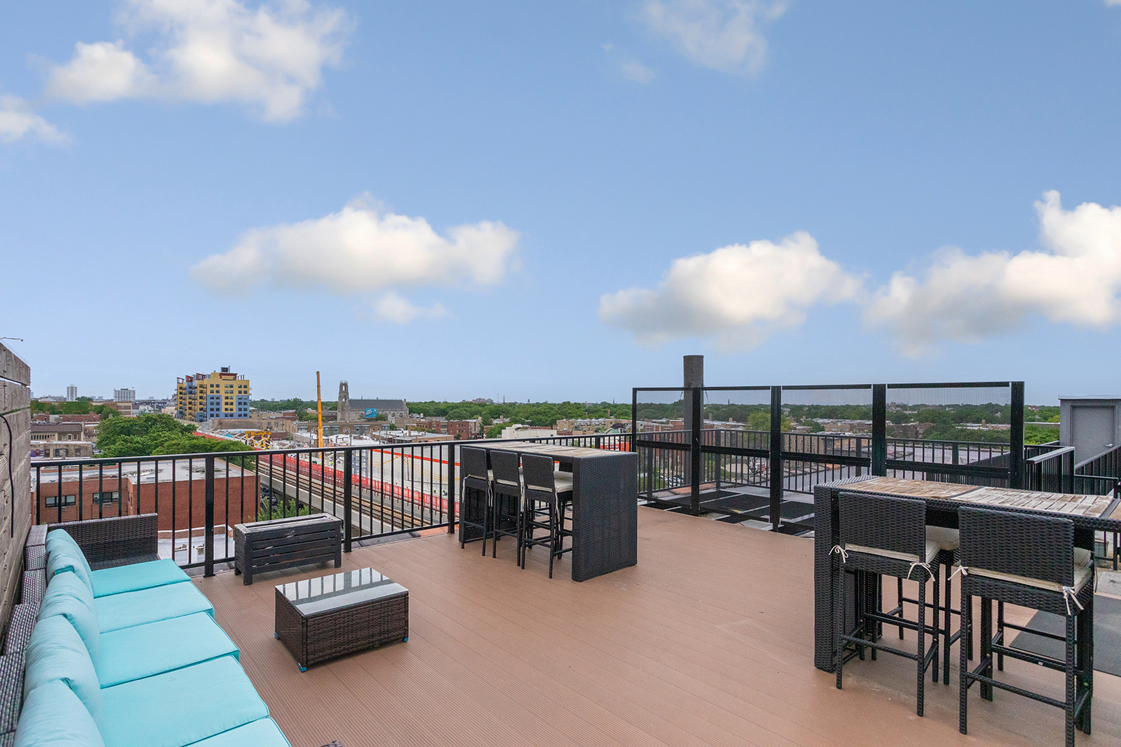 5718 North Winthrop Avenue, Unit 512 Chicago, IL 60660 - Photo 12 of 16 a view of a terrace with furniture