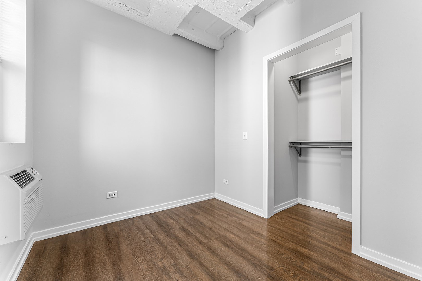 5718 North Winthrop Avenue, Unit 512 Chicago, IL 60660 - Photo 9 of 16 a view of an empty room with wooden floor and a bathroom