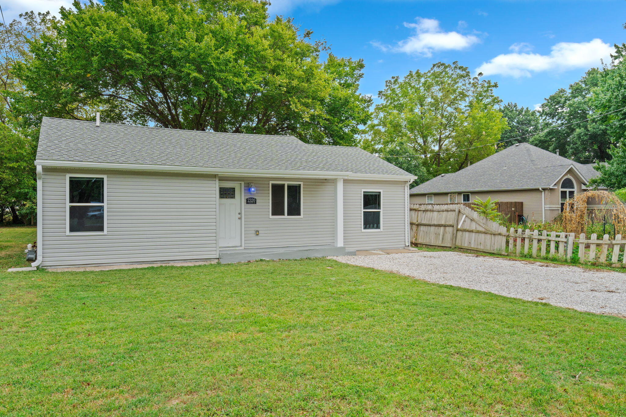 2320 South Kickapoo Avenue Springfield, MO 65804 - Photo 3 of 25 3-web-or-mls-DSC04719
