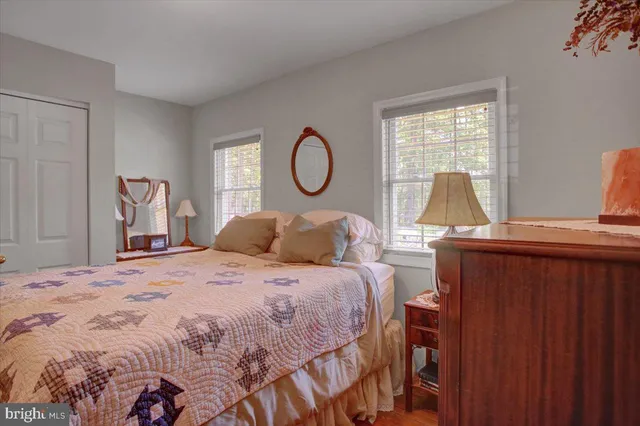 a picture of a wall with a white wall