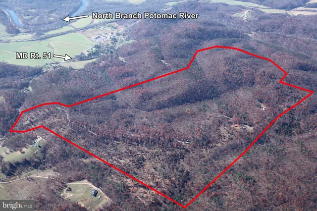 a sign that is on the side of the road