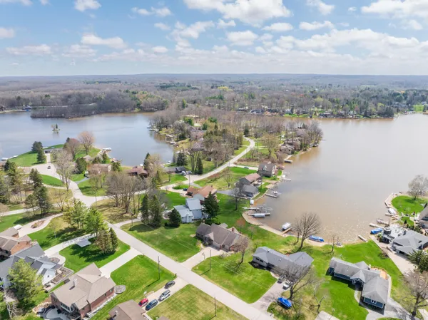 $890,000 | 3757 Lake Lapeer Drive, Metamora, MI 48455