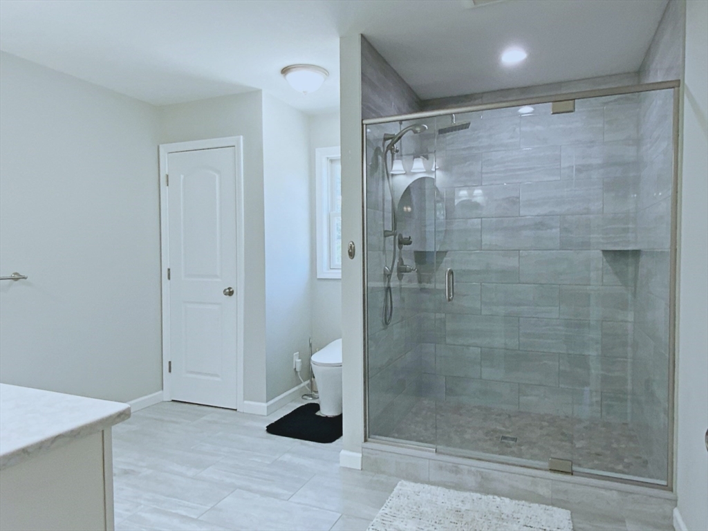 25 Damato Way Agawam, MA 01001 - Photo 16 of 38