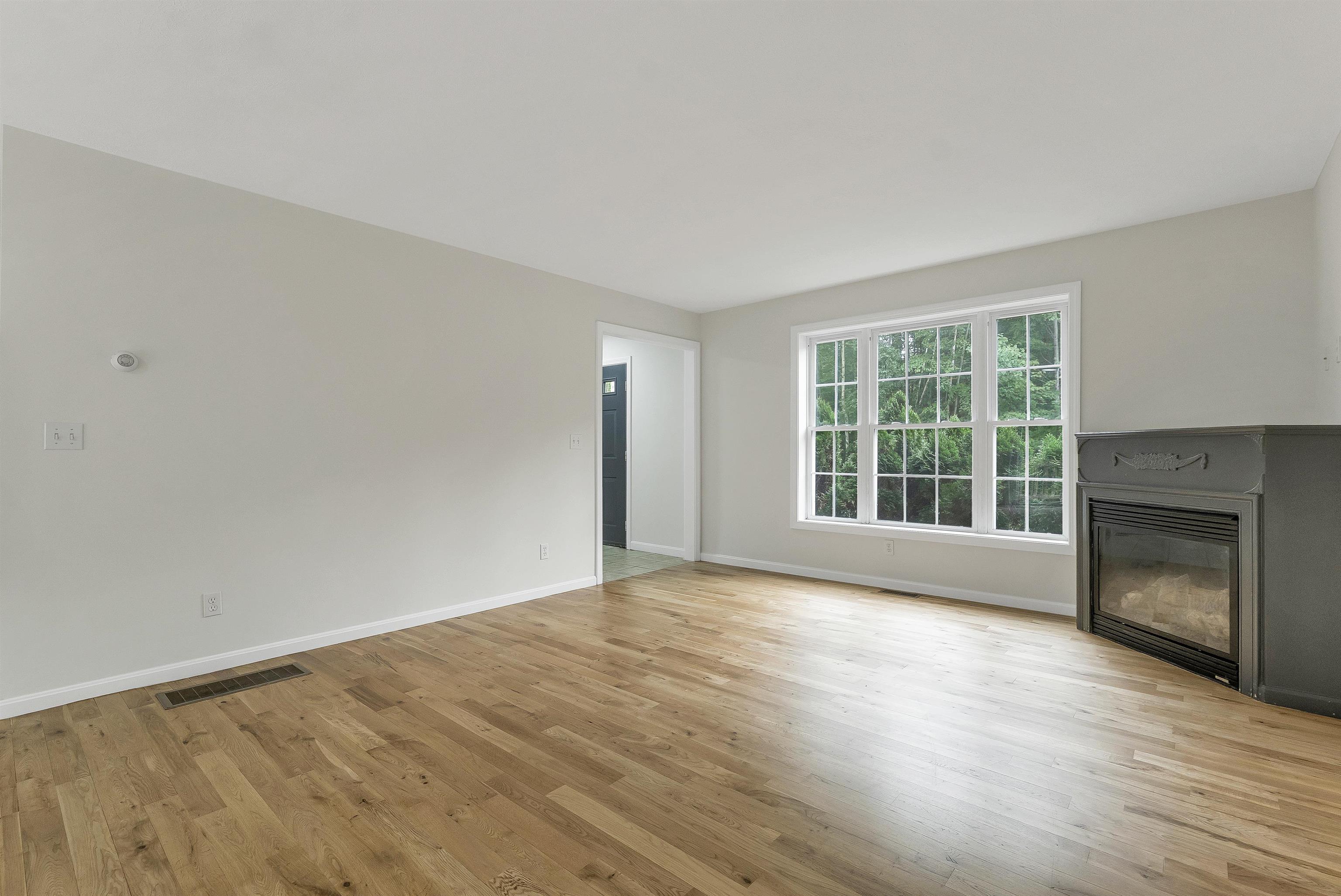166 Sandown Road, Unit 4 Fremont, NH 03044 - Photo 11 of 40 Gallery Image 11
