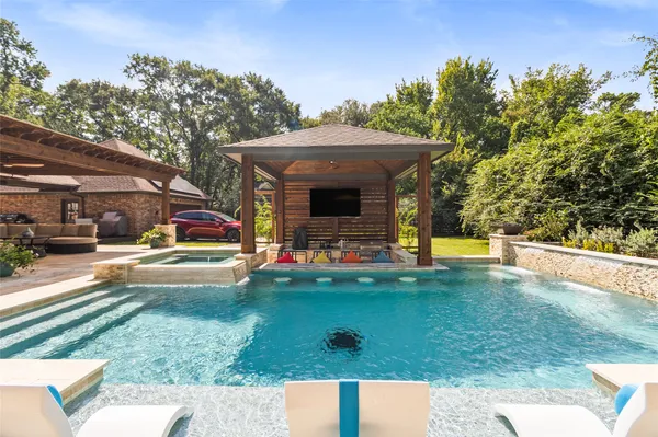 $685,000 | 10 Holly Tree Lane, Spring, TX 77373