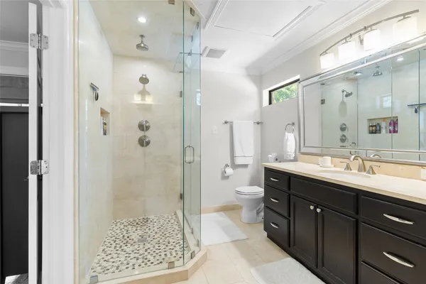 $685,000 | 10 Holly Tree Lane, Spring, TX 77373