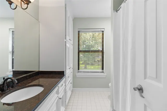 $710,000 | 10 Holly Tree Lane, Spring, TX 77373