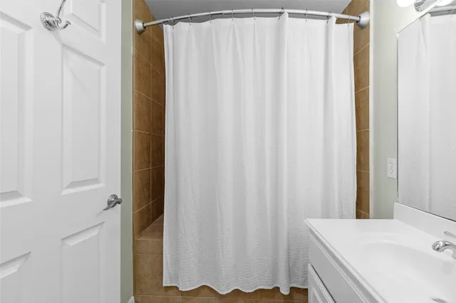 $710,000 | 10 Holly Tree Lane, Spring, TX 77373