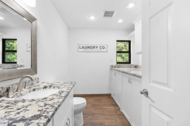 $710,000 | 10 Holly Tree Lane, Spring, TX 77373