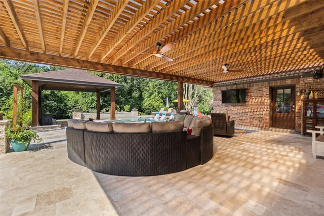 $710,000 | 10 Holly Tree Lane, Spring, TX 77373