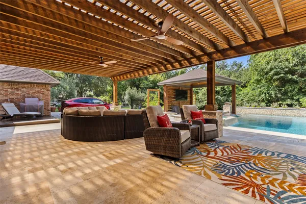 $685,000 | 10 Holly Tree Lane, Spring, TX 77373