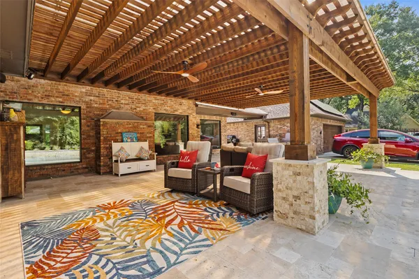 $685,000 | 10 Holly Tree Lane, Spring, TX 77373