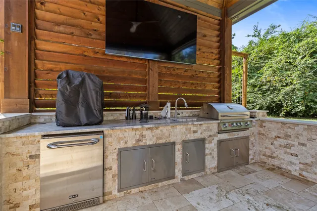 $710,000 | 10 Holly Tree Lane, Spring, TX 77373