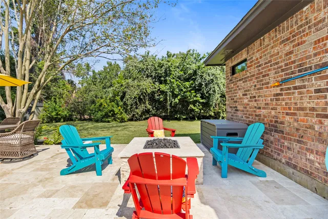 $710,000 | 10 Holly Tree Lane, Spring, TX 77373