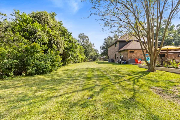$685,000 | 10 Holly Tree Lane, Spring, TX 77373