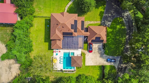 $685,000 | 10 Holly Tree Lane, Spring, TX 77373